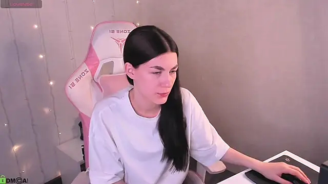 LunaRossaa online show from April 1, 12:02 am