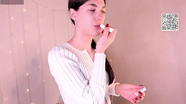 LunaRossaa online show from April 21, 12:01 am