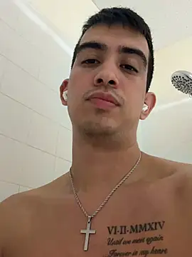 papichulo102099 online show from March 6, 1:00 am