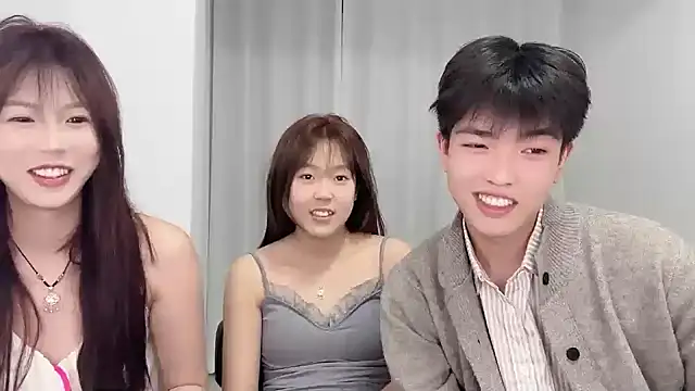 SM 0007 online show from March 29, 12:40 pm