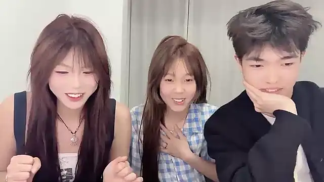 SM 0007 online show from March 28, 1:45 pm