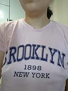 Emi hot1 online show from April 3, 2:23 pm