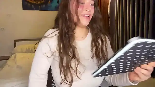 KristieKitty online show from May 18, 6:34 pm