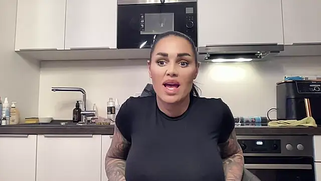 Snapshot of AMBER_HARD chatting on March 11, 10:59 pm AMBER HARD online show from March 11, 10:59 pm