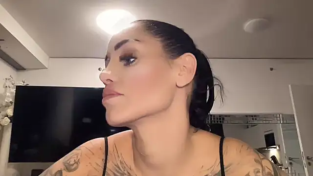 AMBER HARD online show from April 19, 1:17 am