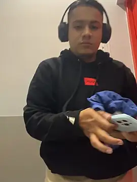 OliverTabordaa online show from April 8, 9:05 pm