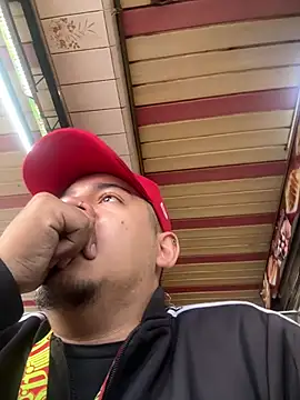 OliverTabordaa online show from April 12, 1:03 pm