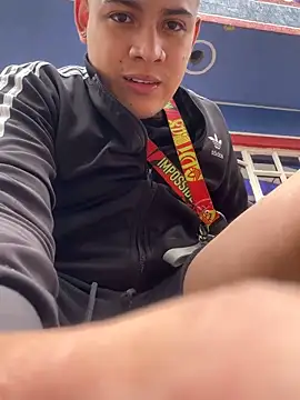 OliverTabordaa online show from April 18, 8:53 pm