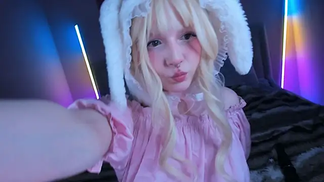 EvaforHIM online show from April 4, 10:27 pm