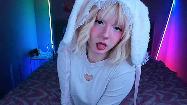 EvaforHIM online show from April 3, 10:38 pm