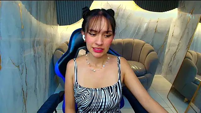 candy sky r online show from April 23, 3:13 am