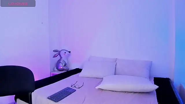 Eve-01 online show from April 13, 8:13 pm