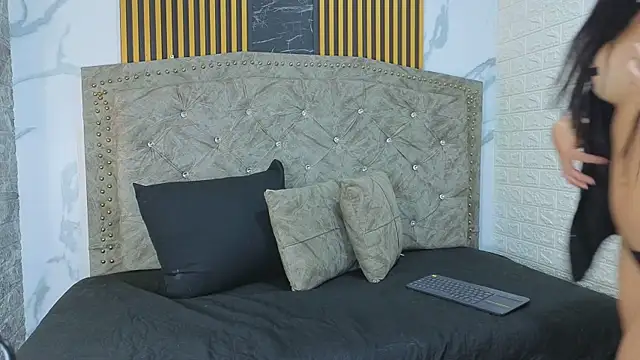 Snapshot of LyraenBlue chatting on July 17, 2:58 pm LyraenBlue online show from July 17, 2:58 pm