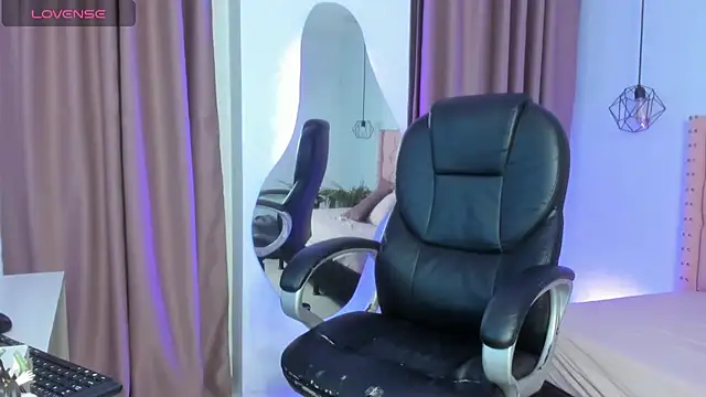 Isabella  Stone1 online show from April 18, 7:51 pm