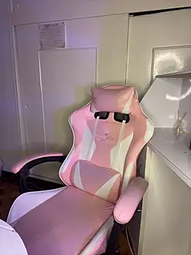 ThePrettyTiana online show from April 4, 10:16 pm