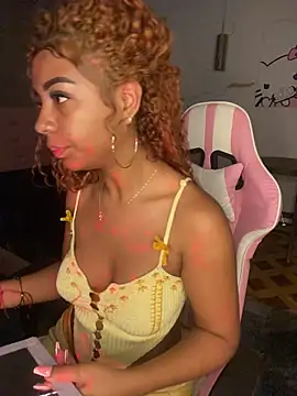 ThePrettyTiana online show from April 18, 7:07 pm