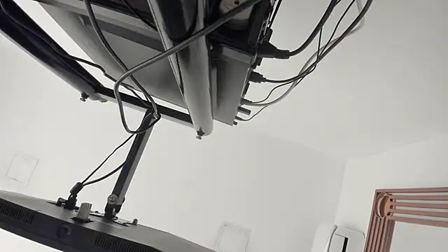 kristen-thomson online show from April 25, 6:05 am