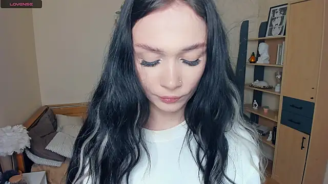 LynnCiprian online show from April 22, 7:09 pm