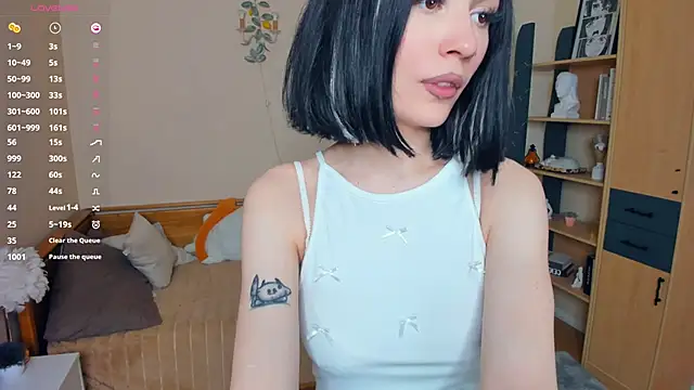 Snapshot of LynnCiprian chatting on May 5, 7:28 pm LynnCiprian online show from May 5, 7:28 pm