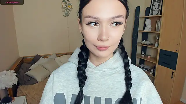 LynnCiprian online show from April 8, 6:53 pm