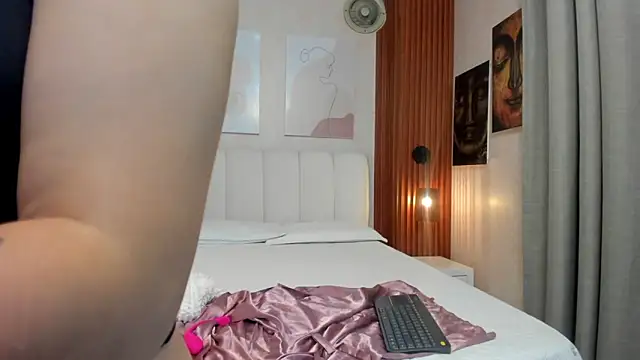 Snapshot of maddieperez_ chatting on March 26, 2:32 am maddieperez online show from March 26, 2:32 am
