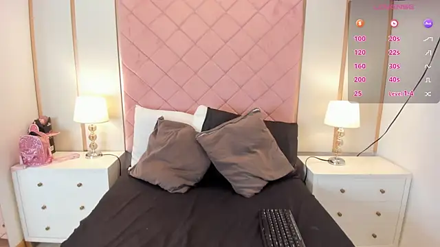 Alexa Jonees online show from May 26, 8:40 pm