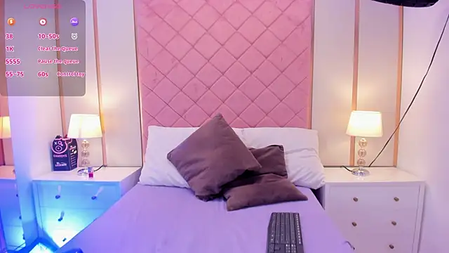 Alexa Jonees online show from April 10, 7:32 pm