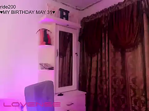 Snapshot of melissa_hot21 chatting on May 11, 12:23 am melissa hot21 online show from May 11, 12:23 am