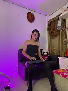 Snapshot of melissa_hot21 chatting on July 7, 7:23 am melissa hot21 online show from July 7, 7:23 am