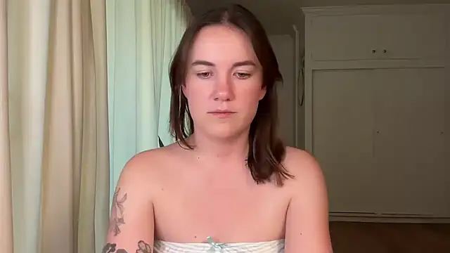 summerxo online show from March 19, 1:27 am