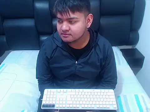 XNoahDeepThroatX online show from April 8, 12:50 pm