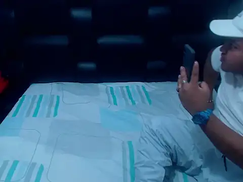 XNoahDeepThroatX online show from March 27, 3:37 am