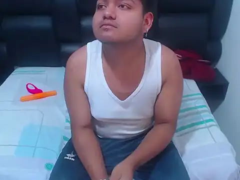 XNoahDeepThroatX online show from March 19, 5:51 am