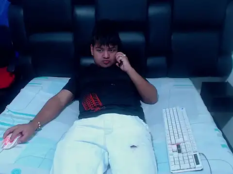 XNoahDeepThroatX online show from March 21, 5:08 am