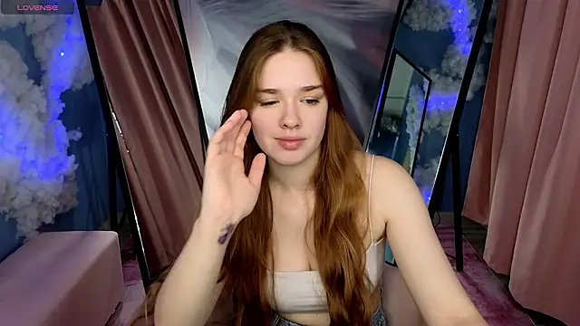 TiffanyVex online show from March 8, 12:30 pm