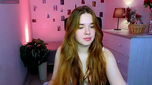 TiffanyVex online show from April 2, 3:30 pm