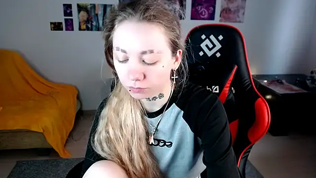 Nica Kawaii online show from March 31, 8:05 am