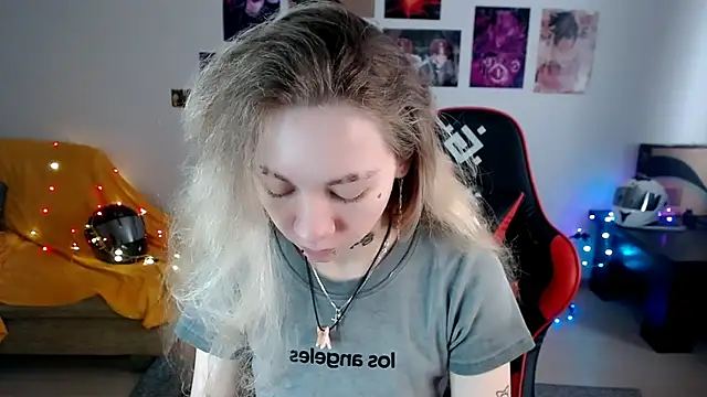 Nica Kawaii online show from April 3, 8:32 am