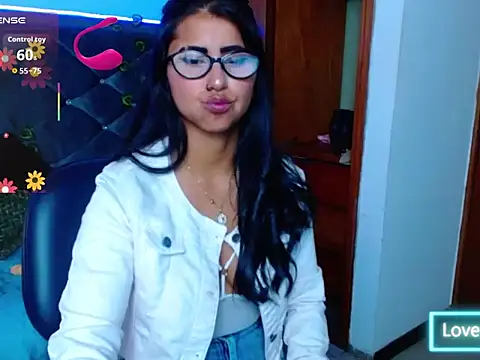 Snapshot of Alisha_Gamskar13 chatting on June 15, 1:55 pm Alisha Gamskar13 online show from June 15, 1:55 pm