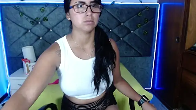 Alisha Gamskar13 online show from April 15, 1:26 pm