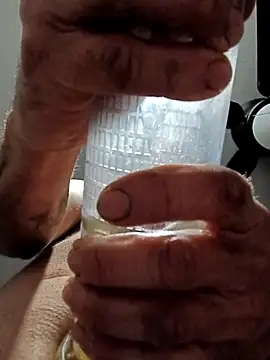 Snapshot of klouds chatting on March 4, 11:23 pm klouds online show from March 4, 11:23 pm