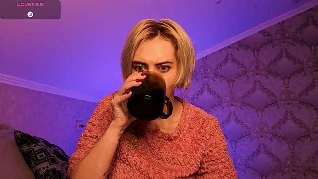 Blond ice online show from April 7, 8:54 pm