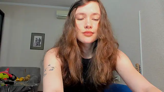 MaryannSofts online show from April 10, 2:35 pm