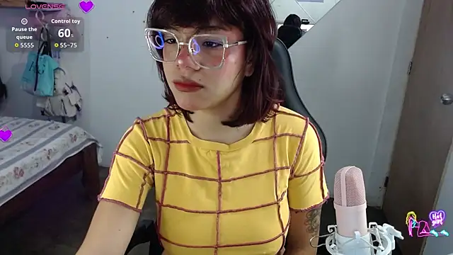 Snapshot of kinky_catalina chatting on May 7, 8:39 am kinky catalina online show from May 7, 8:39 am