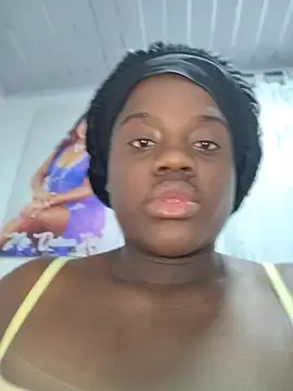 YourLiaa  online show from April 5, 11:33 pm