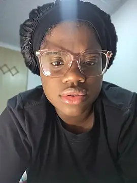 YourLiaa  online show from March 31, 4:25 am