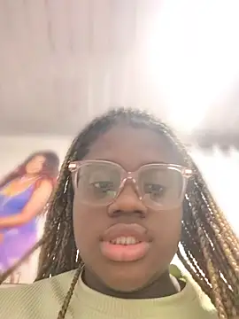 YourLiaa  online show from March 5, 10:27 pm