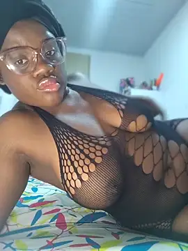 YourLiaa  online show from April 5, 7:04 am