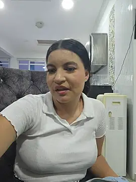 Pretty Julieta online show from April 7, 10:33 pm