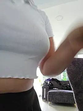 Snapshot of Pretty_Julieta chatting on July 4, 7:40 pm Pretty Julieta online show from July 4, 7:40 pm